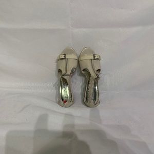 Petite Woman's Michael Kors(MK) heel shoes